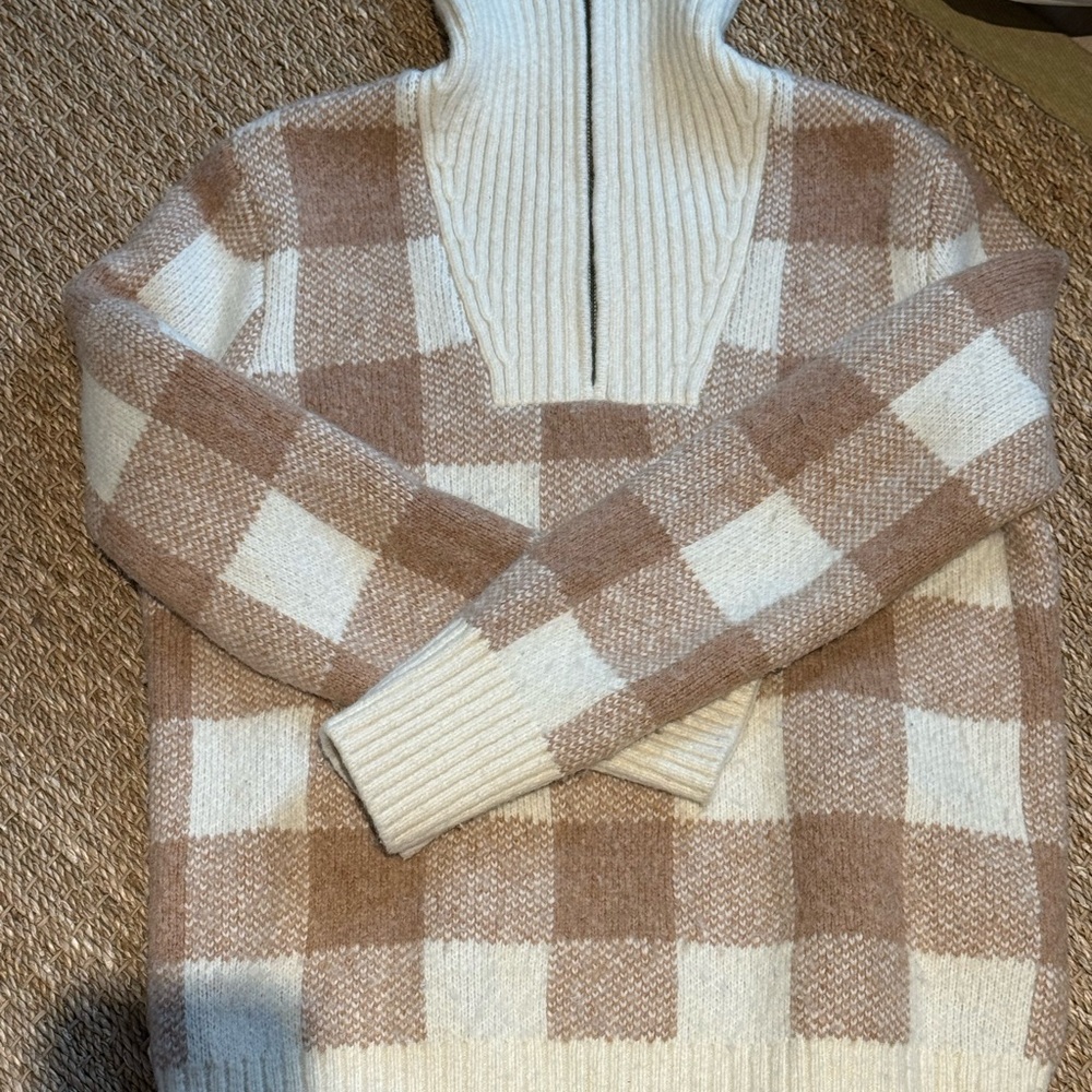 Faherty Checkered Beige and White quarter zip Sweater